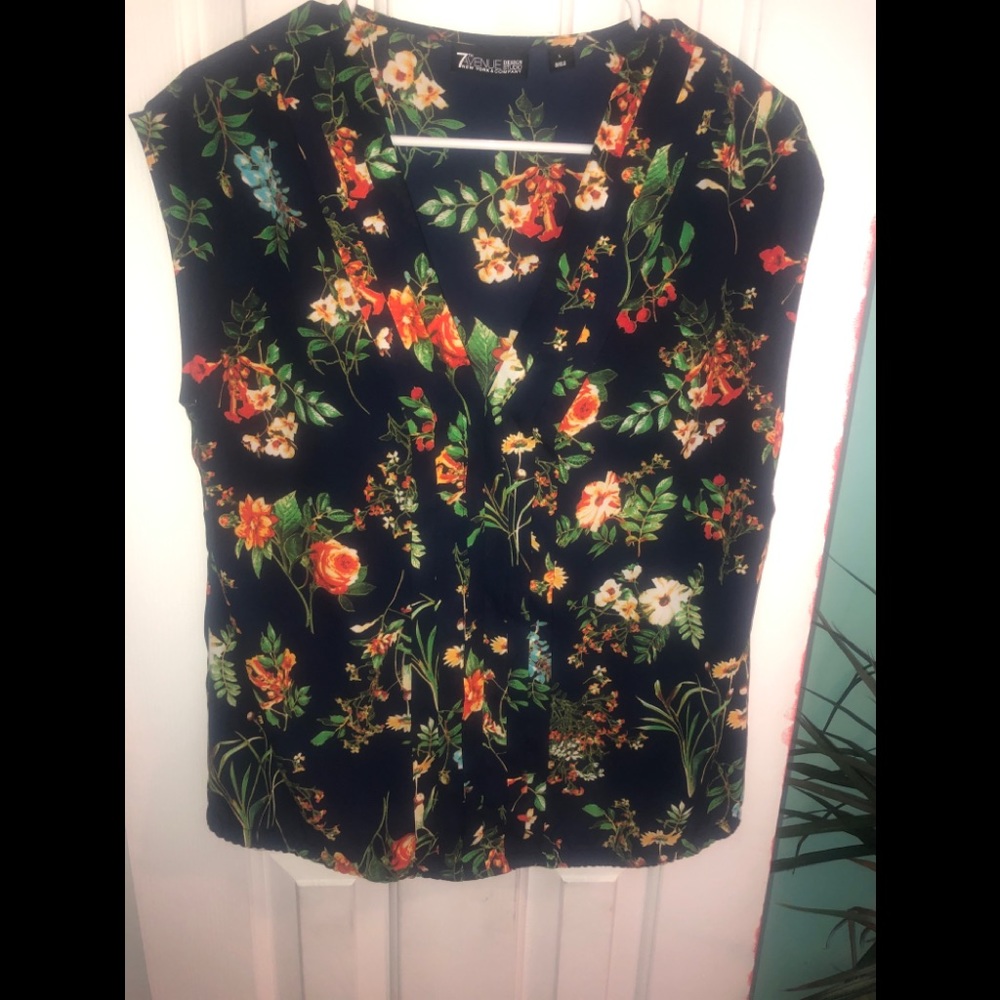 New York and Company 7th Avenue Design sleeveless top